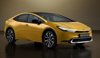 Toyota Prius plug-in hybrid - front 